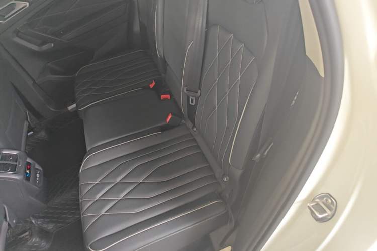 Used Volkswagen Tiguan L 2022 330TSI Automatic Two-Wheel Drive Smart Edition Left Rear Seat