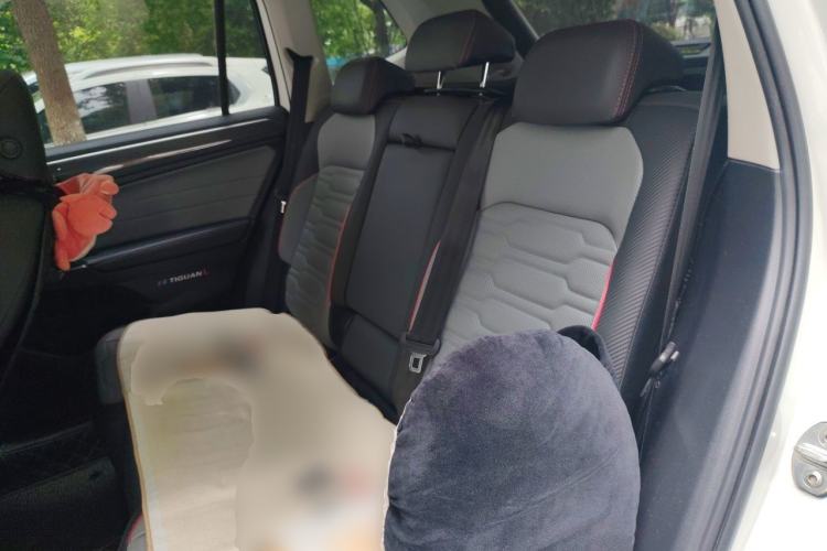 Used Volkswagen Tiguan L 2022 330TSI Automatic Two-Wheel Drive R-Line Flagship Edition Left Rear Seat
