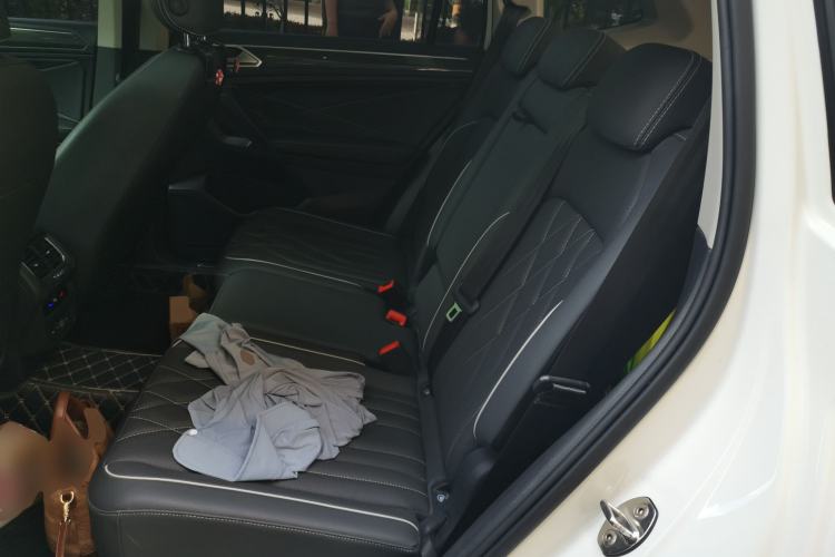 Used Volkswagen Tiguan L 2022 330TSI Automatic Two-Wheel Drive R-Line Enhanced Edition Left Rear Seat
