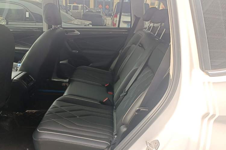 Used Volkswagen Tiguan L 2022 330TSI Automatic Two-Wheel Drive R-Line Enhanced Edition Left Rear Seat