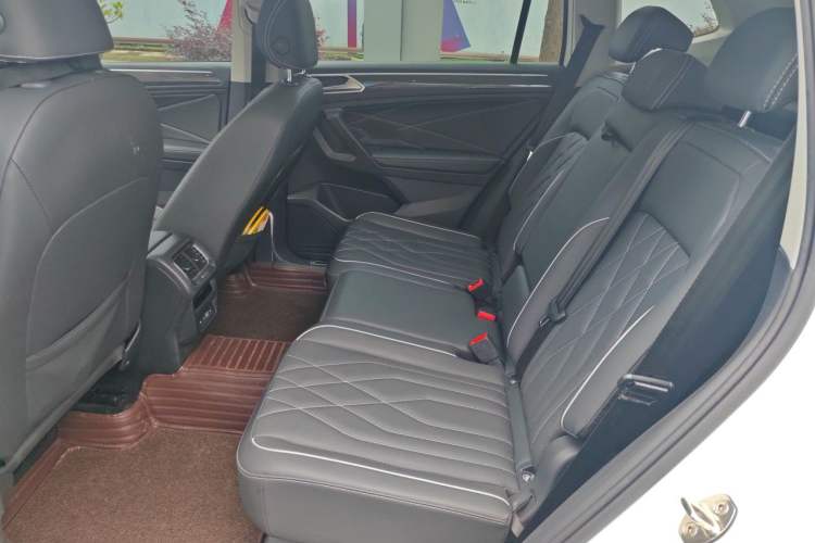 Used Volkswagen Tiguan L 2022 330TSI Automatic Two-Wheel Drive R-Line Enhanced Edition Left Rear Seat