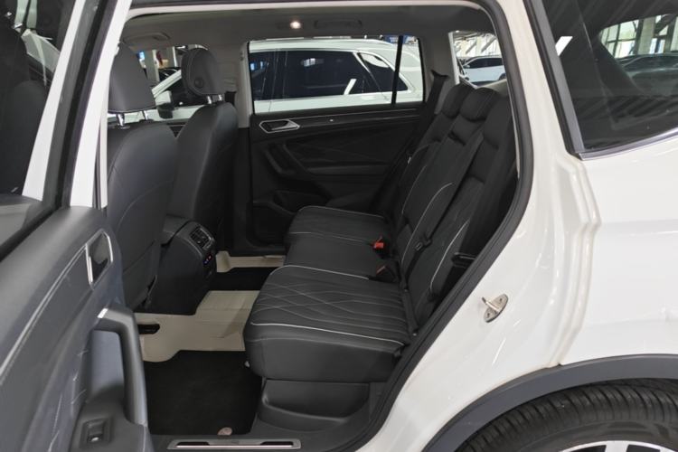 Used Volkswagen Tiguan L 2022 330TSI Automatic Two-Wheel Drive R-Line Enhanced Edition Left Rear Seat