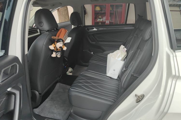 Used Volkswagen Tiguan L 2022 330TSI Automatic Two-Wheel Drive R-Line Enhanced Edition Left Rear Seat