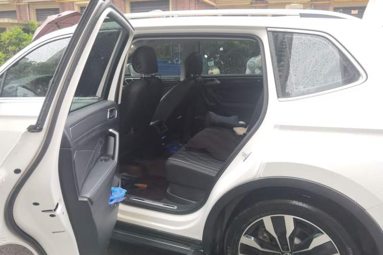 Used Volkswagen Tiguan L 2022 330TSI Automatic Two-Wheel Drive R-Line Enhanced Edition Left Rear Seat