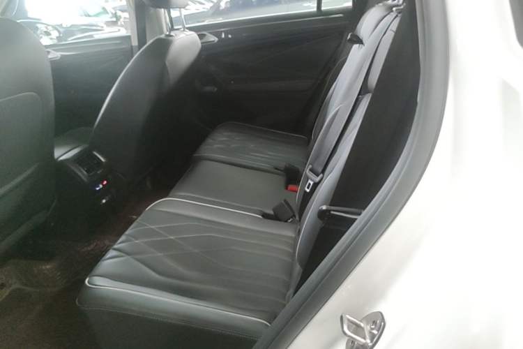 Used Volkswagen Tiguan L 2022 330TSI Automatic Two-Wheel Drive R-Line Enhanced Edition Left Rear Seat