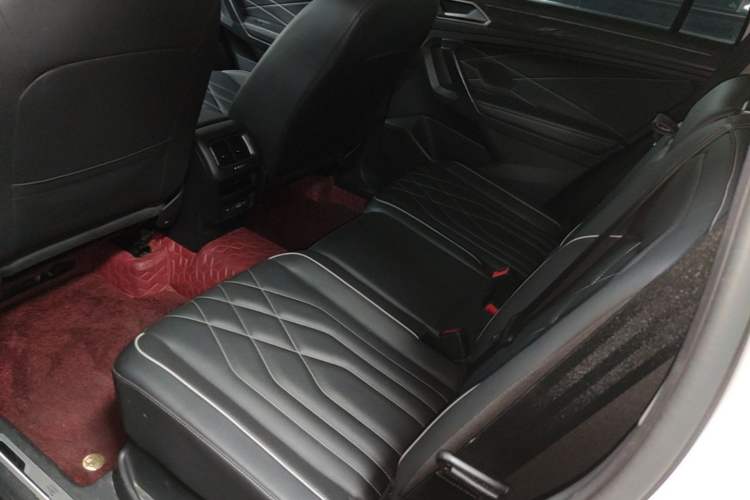 Used Volkswagen Tiguan L 2022 330TSI Automatic Two-Wheel Drive R-Line Enhanced Edition Left Rear Seat