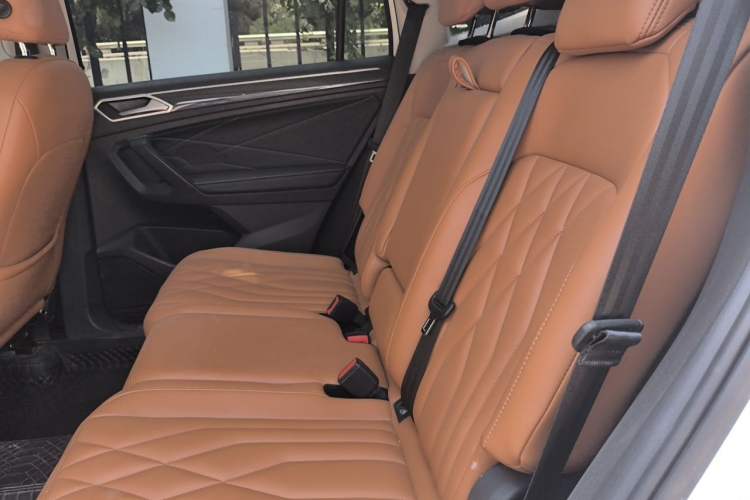 Used Volkswagen Tiguan L 2022 330TSI Automatic Two-Wheel Drive R-Line Enhanced Edition Left Rear Seat