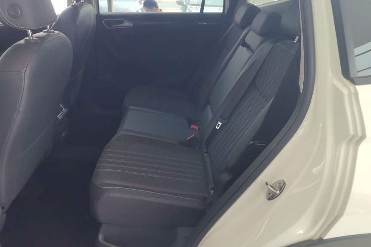 Used Volkswagen Tiguan L 2022 330TSI Automatic Two-Wheel Drive Comfort Edition Left Rear Seat