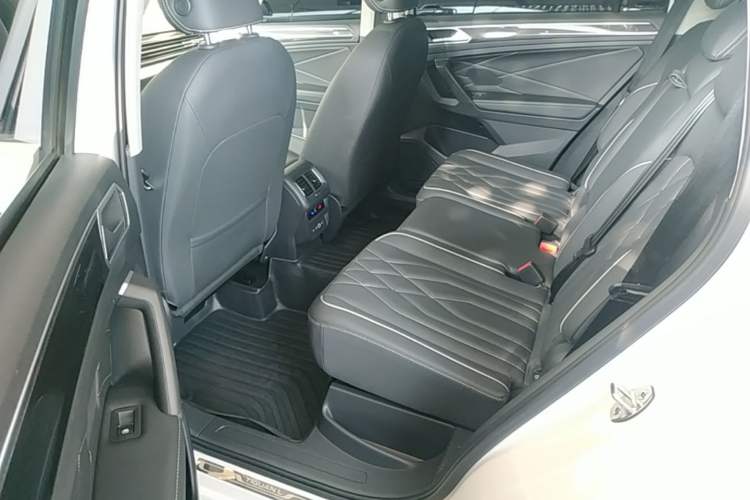 Used Volkswagen Tiguan L 2022 330TSI Automatic Two-Wheel Drive Smart Edition Left Rear Seat