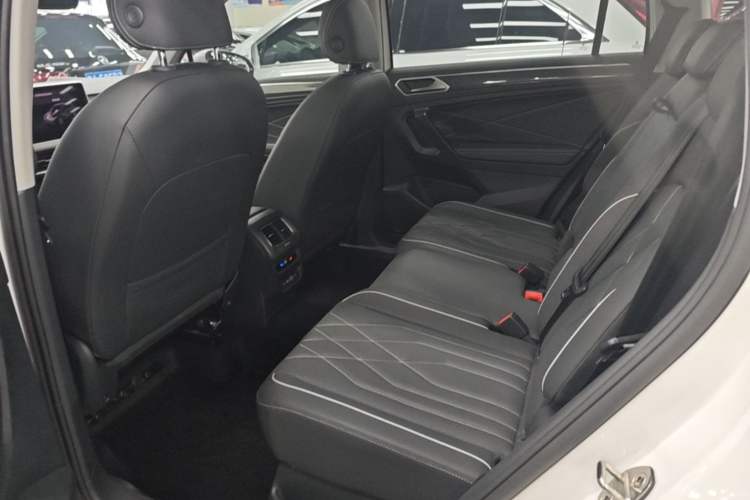 Used Volkswagen Tiguan L 2022 330TSI Automatic Two-Wheel Drive R-Line Enhanced Edition Left Rear Seat