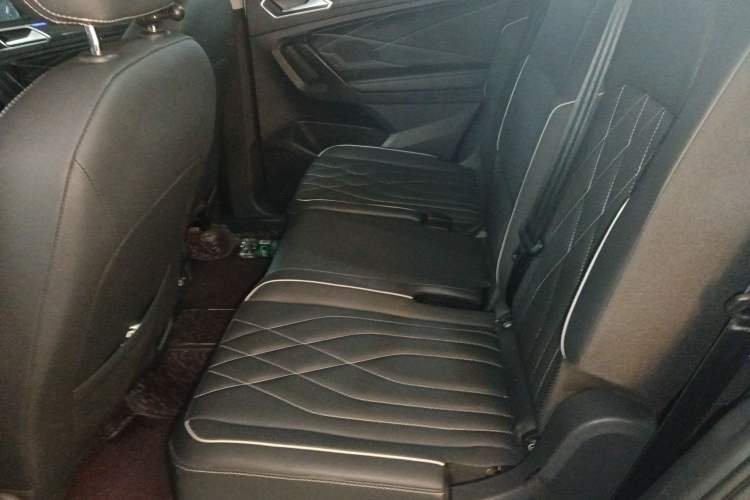 Used Volkswagen Tiguan L 2022 330TSI Automatic Two-Wheel Drive R-Line Enhanced Edition Left Rear Seat