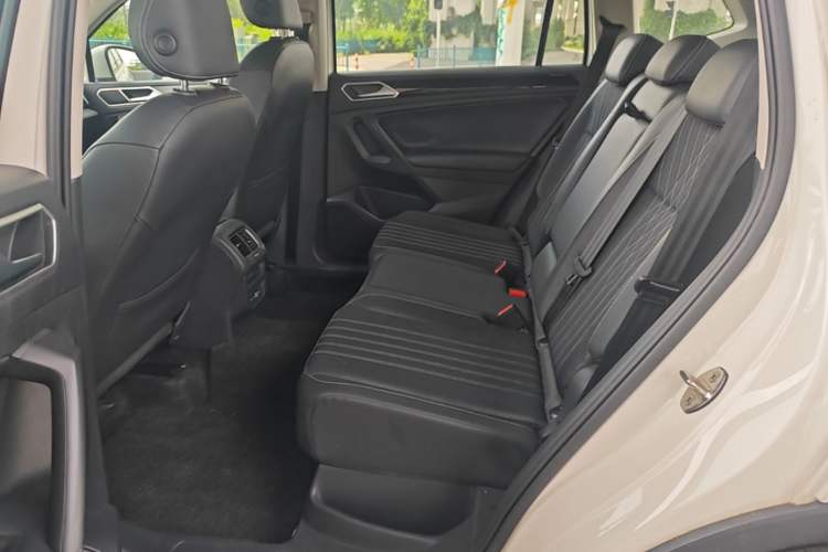 Used Volkswagen Tiguan L 2022 330TSI Automatic Two-Wheel Drive Comfort Edition Left Rear Seat