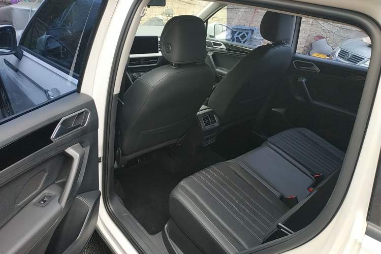 Used Volkswagen Tiguan L 2022 330TSI Automatic Two-Wheel Drive Comfort Edition Left Rear Seat