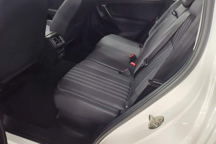 Used Volkswagen Tiguan L 2022 330TSI Automatic Two-Wheel Drive Comfort Edition Left Rear Seat