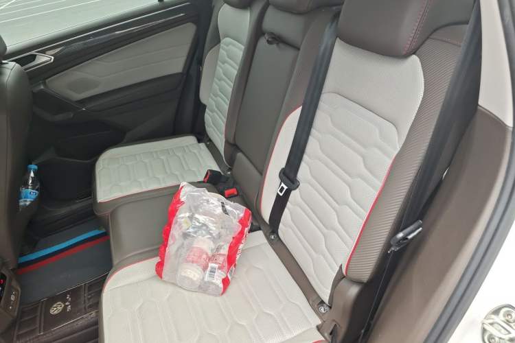 Used Volkswagen Tiguan L 2022 330TSI Automatic Two-Wheel Drive R-Line Flagship Edition Left Rear Seat