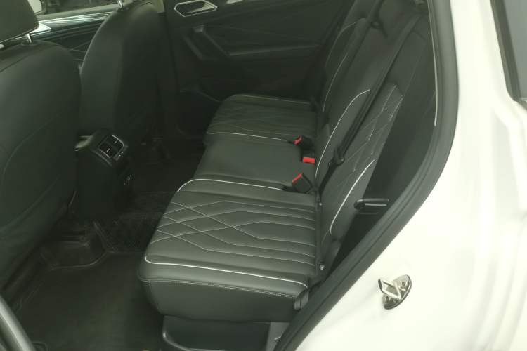 Used Volkswagen Tiguan L 2022 330TSI Automatic Two-Wheel Drive R-Line Enhanced Edition Left Rear Seat