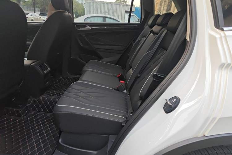 Used Volkswagen Tiguan L 2022 330TSI Automatic Two-Wheel Drive R-Line Enhanced Edition Left Rear Seat