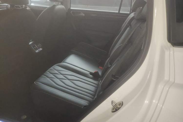 Used Volkswagen Tiguan L 2022 330TSI Automatic Two-Wheel Drive R-Line Enhanced Edition Left Rear Seat