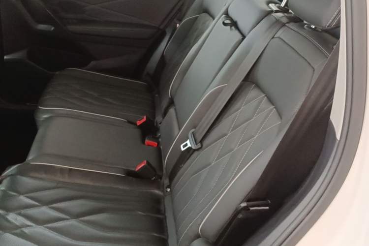 Used Volkswagen Tiguan L 2022 330TSI Automatic Two-Wheel Drive R-Line Enhanced Edition Left Rear Seat