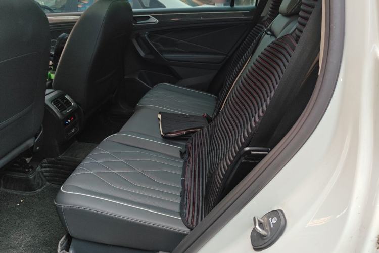 Used Volkswagen Tiguan L 2022 330TSI Automatic Two-Wheel Drive R-Line Enhanced Edition Left Rear Seat