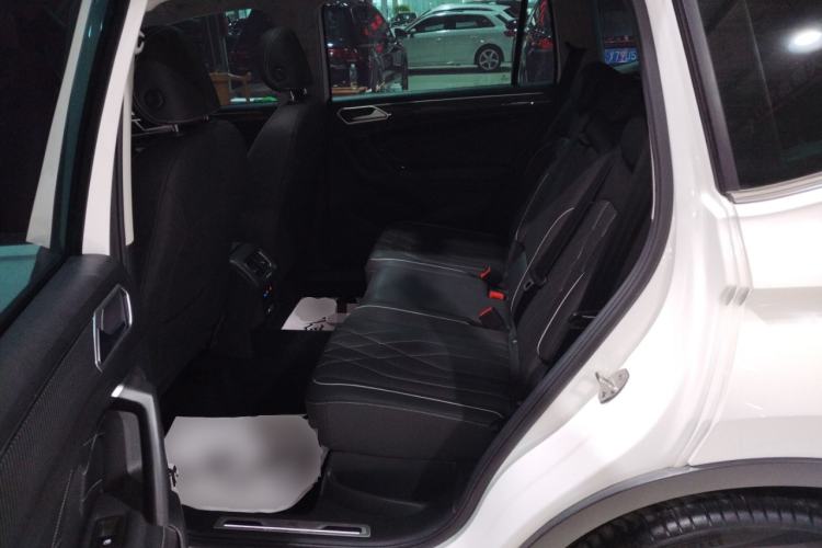 Used Volkswagen Tiguan L 2022 330TSI Automatic Two-Wheel Drive R-Line Enhanced Edition Left Rear Seat