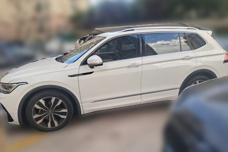 Used Volkswagen Tiguan L 2022 330TSI Automatic Two-Wheel Drive R-Line Enhanced Edition Guazi used car, China used car export, Used car for sale, Used cars, Cheapest cars for sale