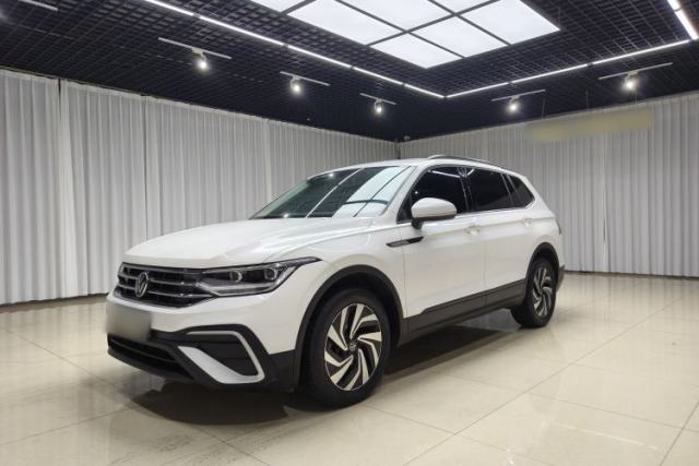 Volkswagen Tiguan L 2022 330TSI Automatic Two-Wheel Drive Comfort Edition مستعملة