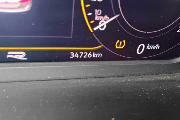 Used Volkswagen Tiguan L 2022 330TSI Automatic Two-Wheel Drive R-Line Enhanced Edition Odometer Close Up