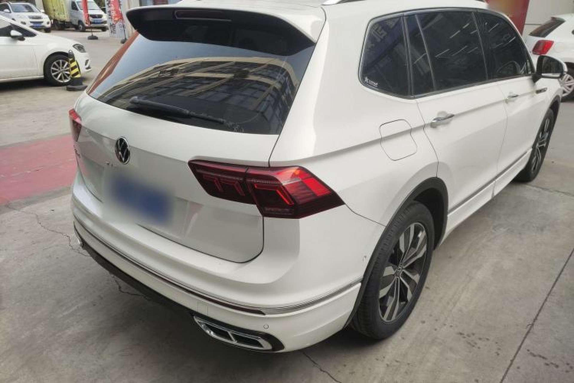 Used Volkswagen Tiguan L 2022 330TSI Automatic Two-Wheel Drive R-Line Enhanced Edition Rear Right 45 Deg