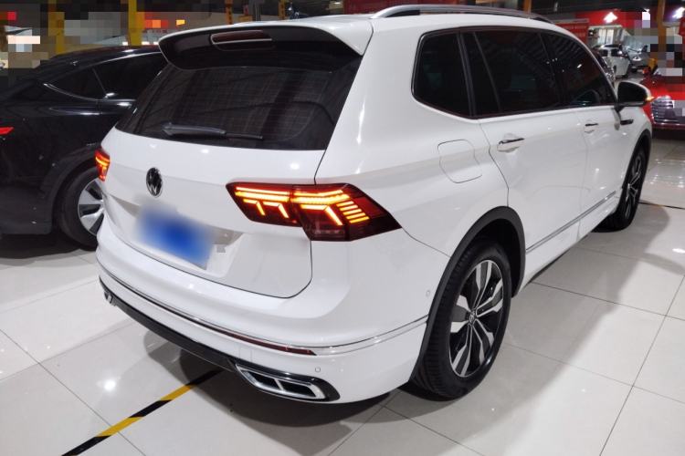 Used Volkswagen Tiguan L 2022 330TSI Automatic Two-Wheel Drive R-Line Enhanced Edition Rear Right 45 Deg