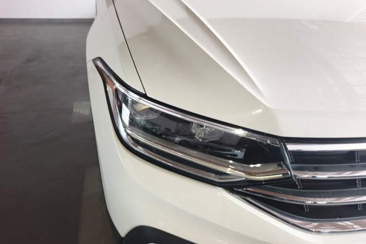 Used Volkswagen Tiguan L 2022 330TSI Automatic Two-Wheel Drive Smart Edition Right Front Headlight