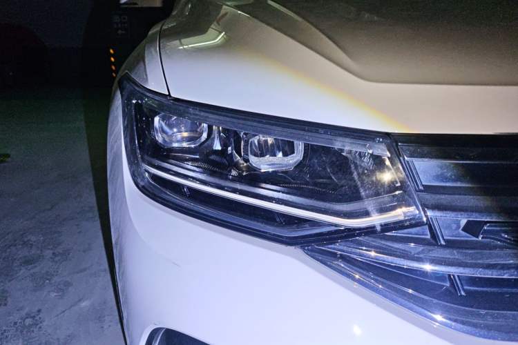 Used Volkswagen Tiguan L 2022 330TSI Automatic Two-Wheel Drive R-Line Enhanced Edition Right Front Headlight