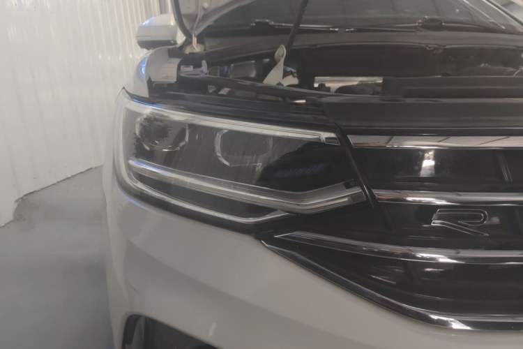 Used Volkswagen Tiguan L 2022 380TSI Automatic All-Wheel Drive R-Line Enhanced Comfort 7-Seater Right Front Headlight
