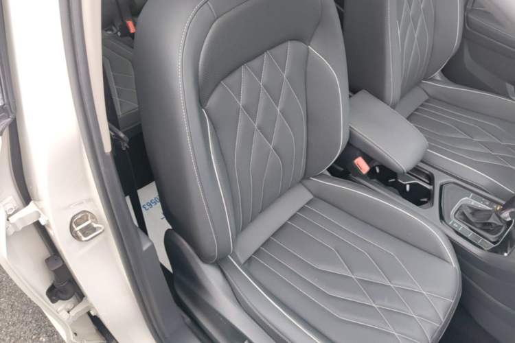 Used Volkswagen Tiguan L 2022 330TSI Automatic Two-Wheel Drive Smart Edition Right Front Seat