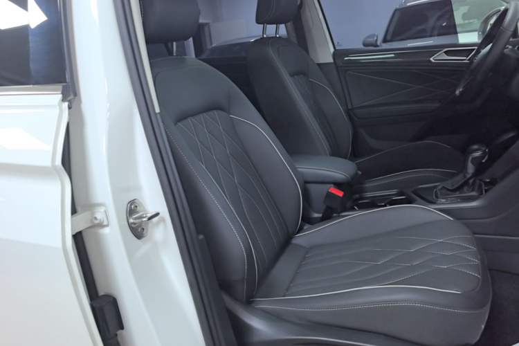 Used Volkswagen Tiguan L 2022 330TSI Automatic Two-Wheel Drive Smart Edition Right Front Seat
