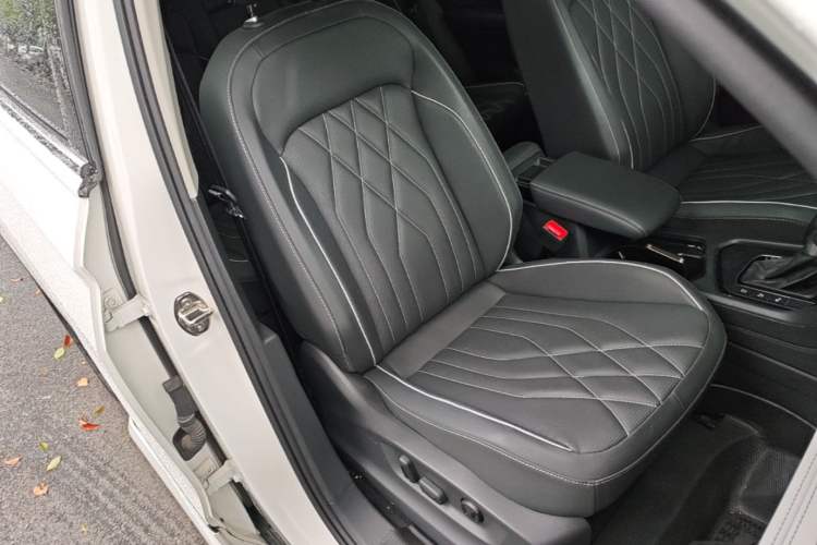 Used Volkswagen Tiguan L 2022 330TSI Automatic Two-Wheel Drive R-Line Enhanced Edition Right Front Seat