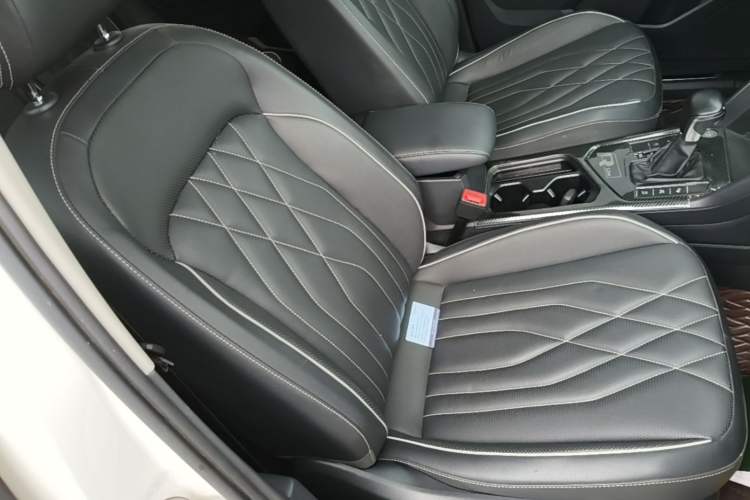 Used Volkswagen Tiguan L 2022 330TSI Automatic Two-Wheel Drive R-Line Enhanced Edition Right Front Seat