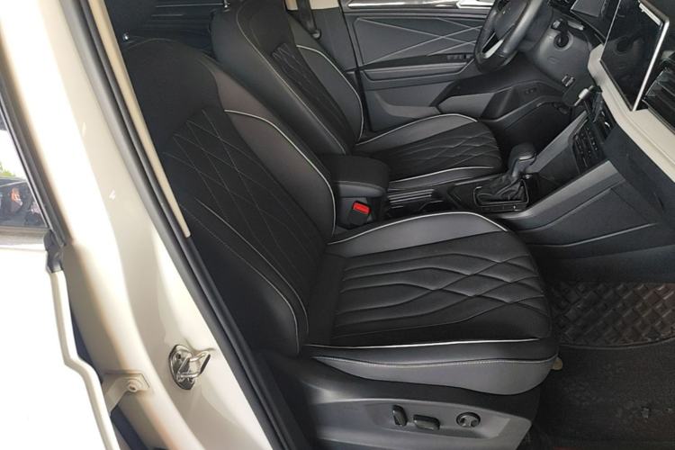 Used Volkswagen Tiguan L 2022 330TSI Automatic Two-Wheel Drive Smart Edition Right Front Seat