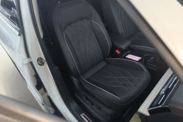 Used Volkswagen Tiguan L 2022 330TSI Automatic Two-Wheel Drive R-Line Enhanced Edition Right Front Seat