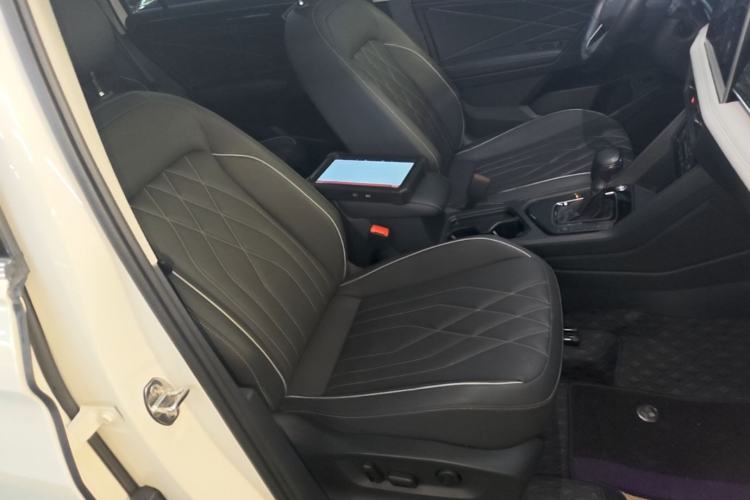 Used Volkswagen Tiguan L 2022 330TSI Automatic Two-Wheel Drive Smart Edition Right Front Seat