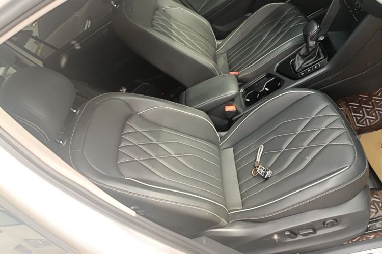 Used Volkswagen Tiguan L 2022 330TSI Automatic Two-Wheel Drive R-Line Enhanced Edition Right Front Seat