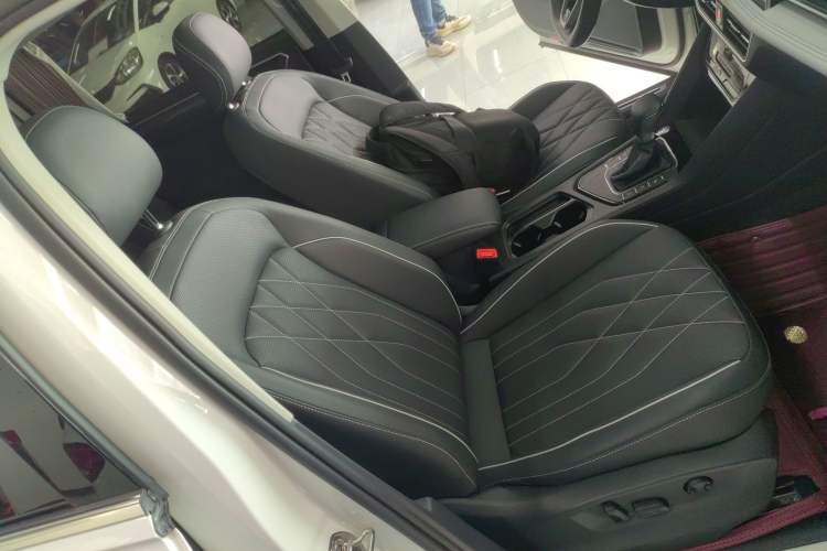 Used Volkswagen Tiguan L 2022 330TSI Automatic Two-Wheel Drive R-Line Enhanced Edition Right Front Seat