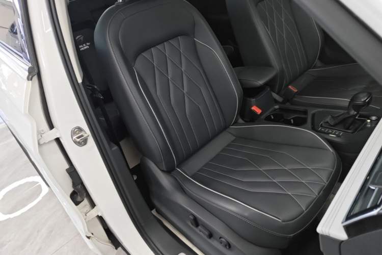 Used Volkswagen Tiguan L 2022 330TSI Automatic Two-Wheel Drive R-Line Enhanced Edition Right Front Seat