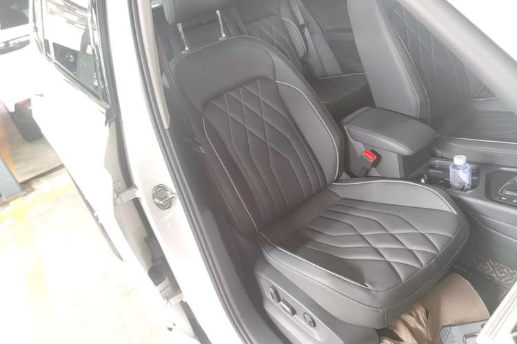 Used Volkswagen Tiguan L 2022 330TSI Automatic Two-Wheel Drive R-Line Enhanced Edition Right Front Seat