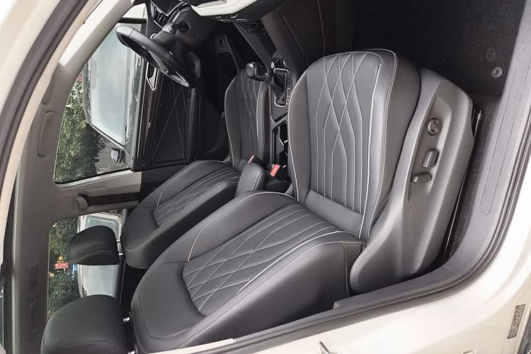 Used Volkswagen Tiguan L 2022 330TSI Automatic Two-Wheel Drive Smart Edition Right Front Seat