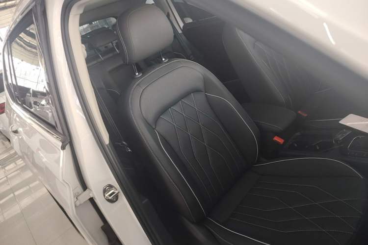 Used Volkswagen Tiguan L 2022 330TSI Automatic Two-Wheel Drive Smart Edition Right Front Seat