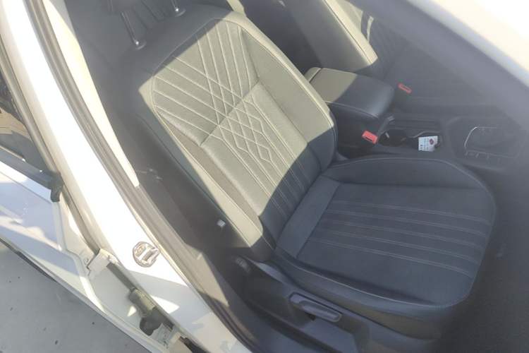 Used Volkswagen Tiguan L 2022 330TSI Automatic Two-Wheel Drive Comfort Edition Right Front Seat