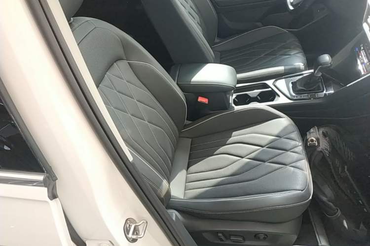 Used Volkswagen Tiguan L 2022 330TSI Automatic Two-Wheel Drive Smart Edition Right Front Seat