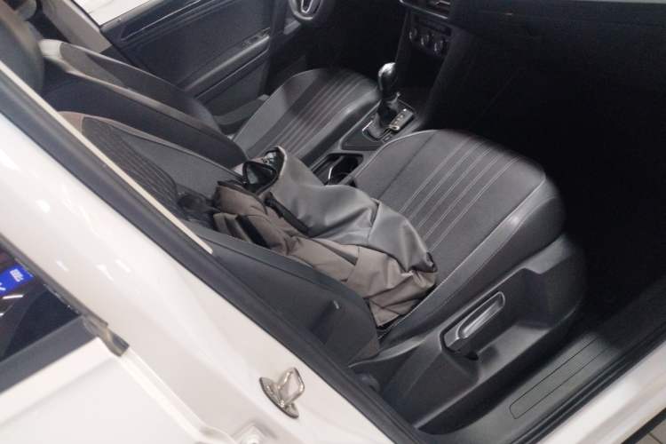 Used Volkswagen Tiguan L 2022 330TSI Automatic Two-Wheel Drive Comfort Edition Right Front Seat