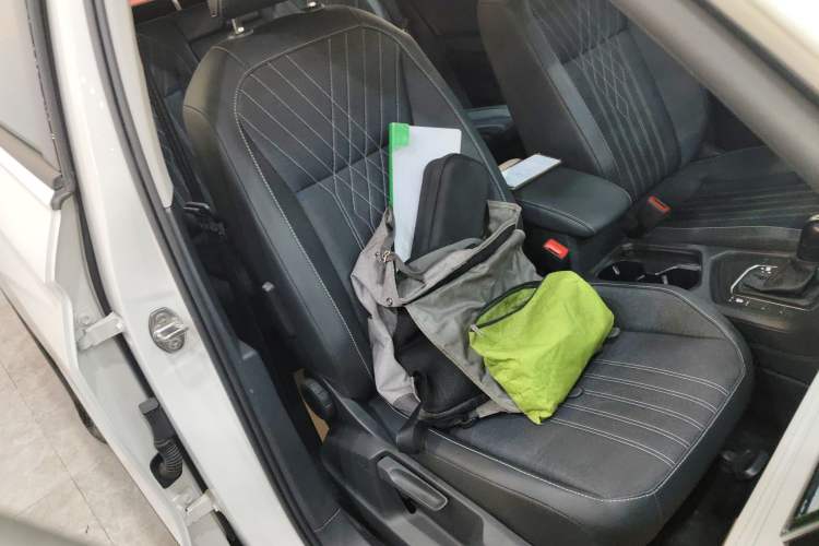 Used Volkswagen Tiguan L 2022 330TSI Automatic Two-Wheel Drive Comfort Edition Right Front Seat